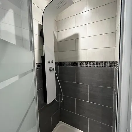 2 Pièces Avec Terrasse Proche Centre - Parking Gratuit à Proximité *