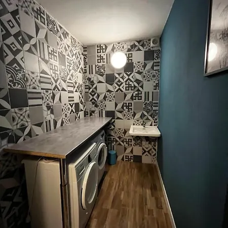 Apartament 2 Pieces Avec Terrasse Proche Centre - Parking Gratuit A Proximite Lourdes