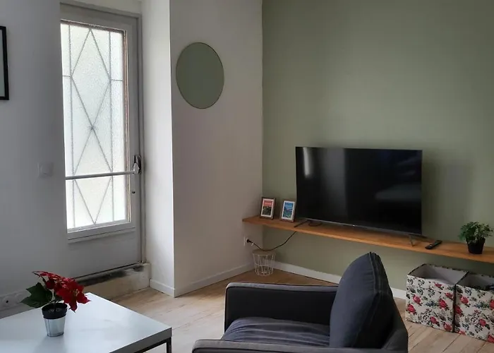 2 Pieces Avec Terrasse Proche Centre - Parking Gratuit A Proximite Apartment *