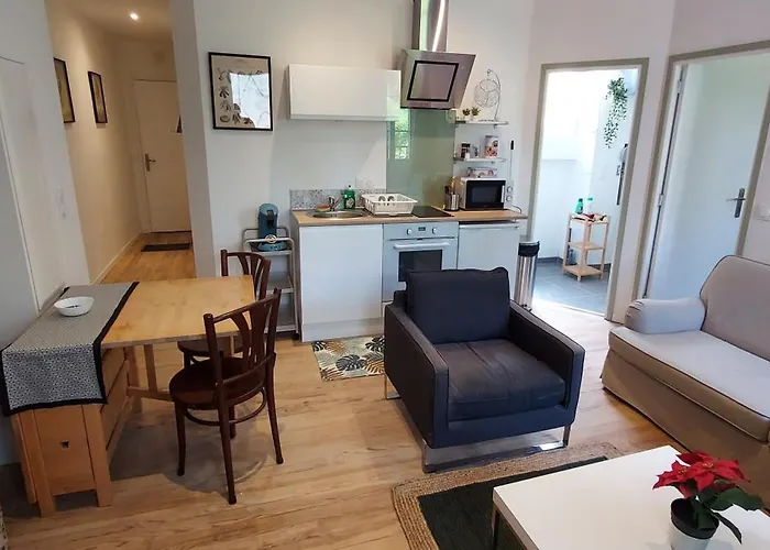 2 Pieces Avec Terrasse Proche Centre - Parking Gratuit A Proximite * Lourdes